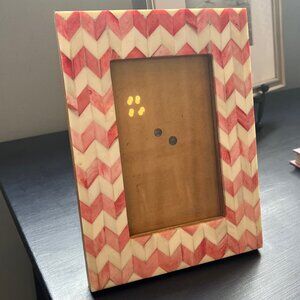 Anthropologie pink chevron 4*6 picture frame